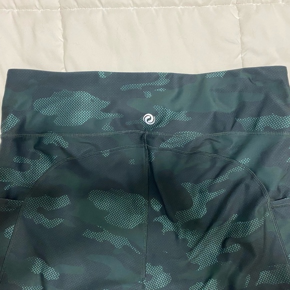Activezone Camo Leggings Plus size 2x - Picture 3 of 4